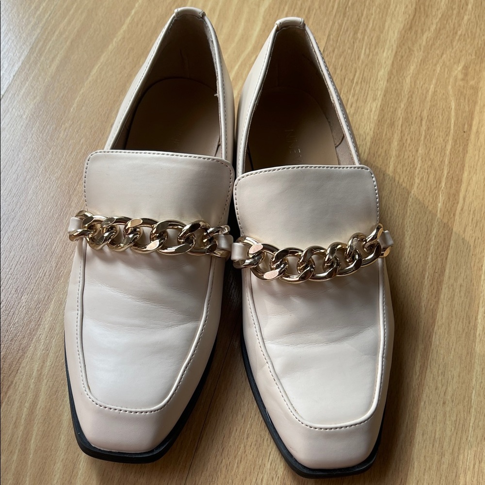 Nine West Beige Loafers with Silver Accent - Size 7